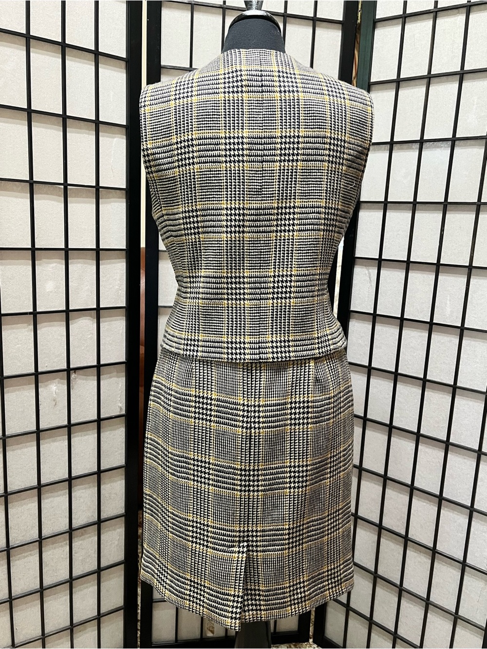 VINTAGE BANANA REPUBLIC WOOL GLEN Plaid Tweed TWO PIECE VEST SKIRT SUIT SZ 8 - Picture 6 of 16